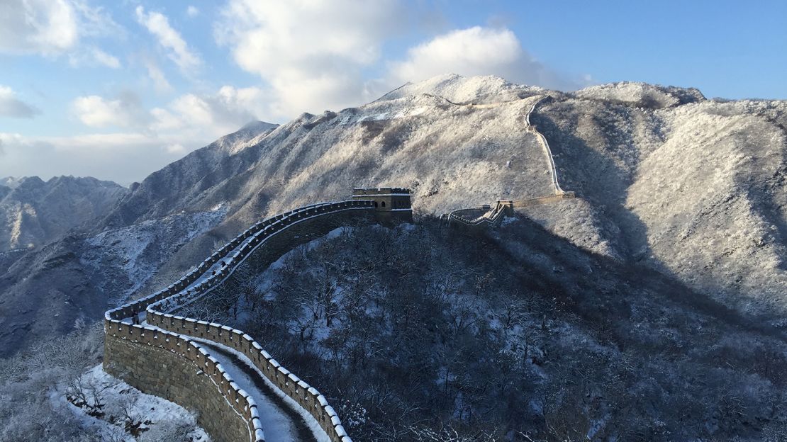 The Mutianyu and Jiankou sections of wall are about 25 kilometers in length.