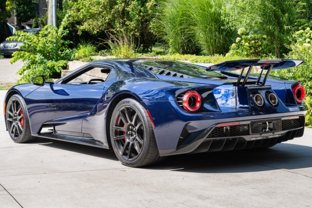 Kona Blue 2022 Ford GT