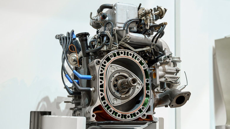 Cutaway view of rotary engine showing rotor and housing