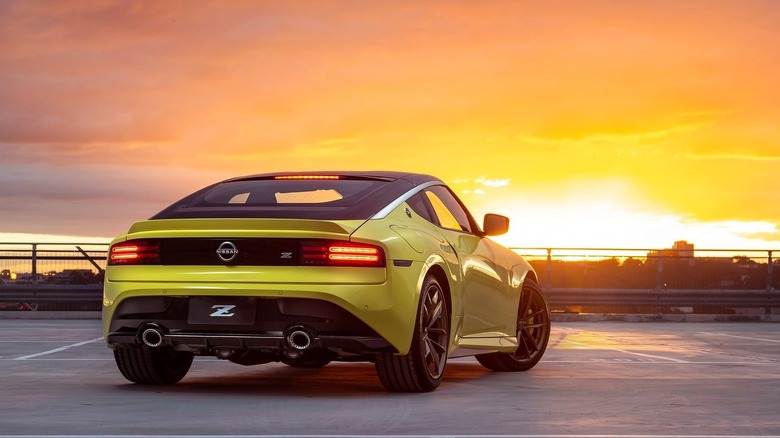 Nissan Z yellow rear 3/4