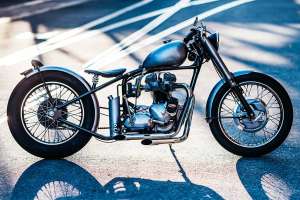 Vintage triumph bobber deus 8